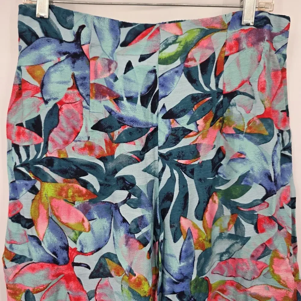 Bettina Star Medium Capri Pants Tropical Floral Crop Flat Front Cruise Resort